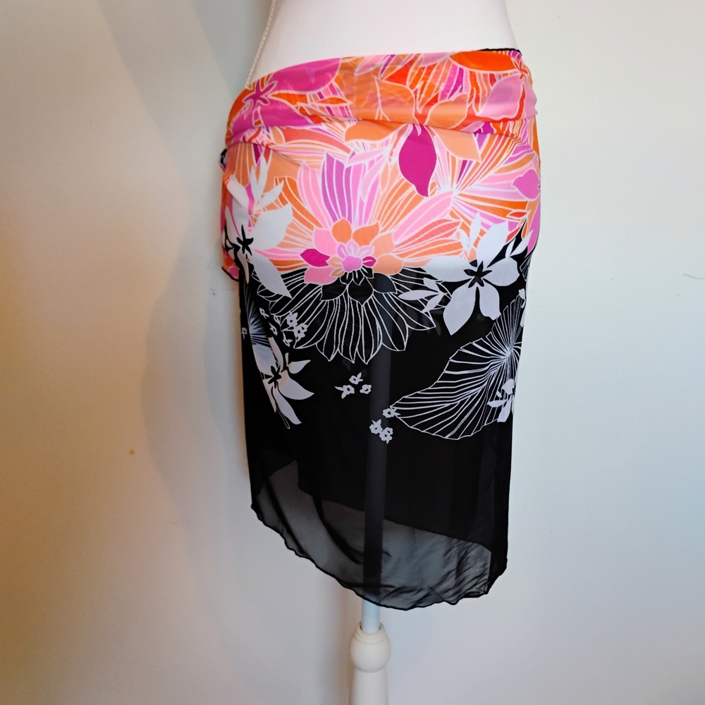 Floral Sarong Wrap in Black and Pink - Picture 4 of 10